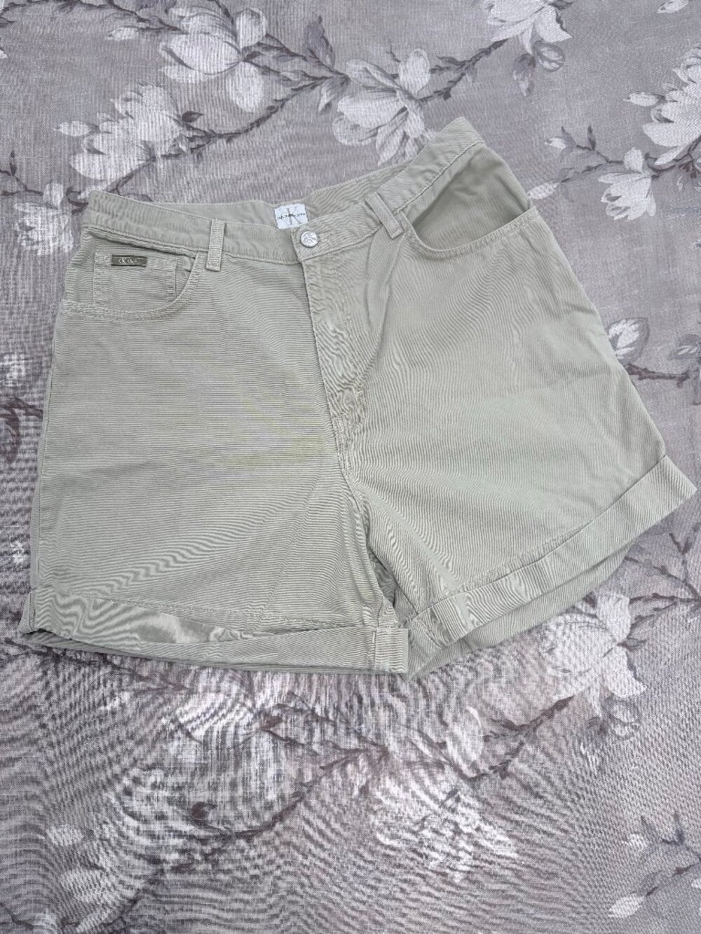 Calvin Klein Jeans Women’s 13/14 Khaki Cuff Shorts 100% Cotton Enzyme Wash
